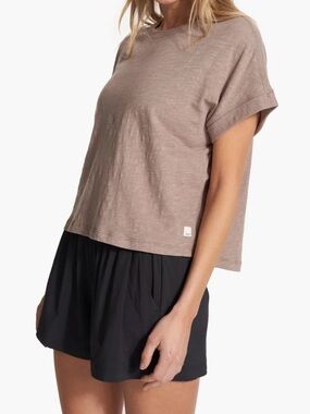 Vuori Tee in Taupe